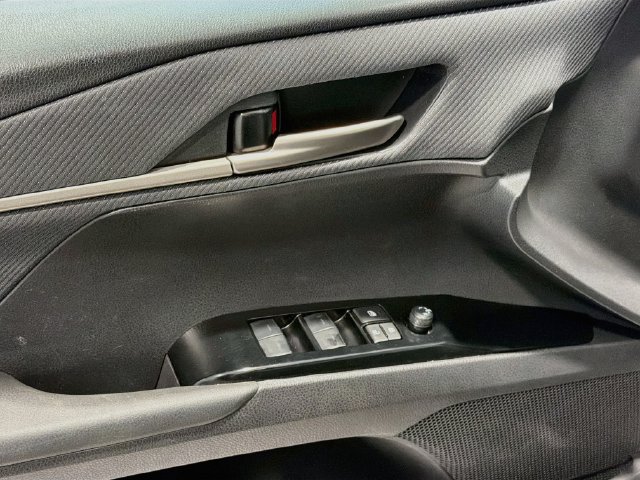 Used 2025 Toyota Camry SE FWD image 15