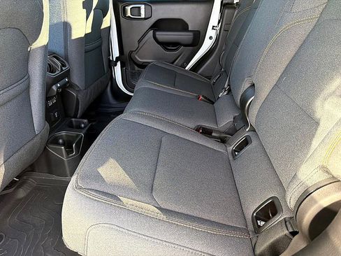 Used 2024 Jeep Gladiator Sport image 11