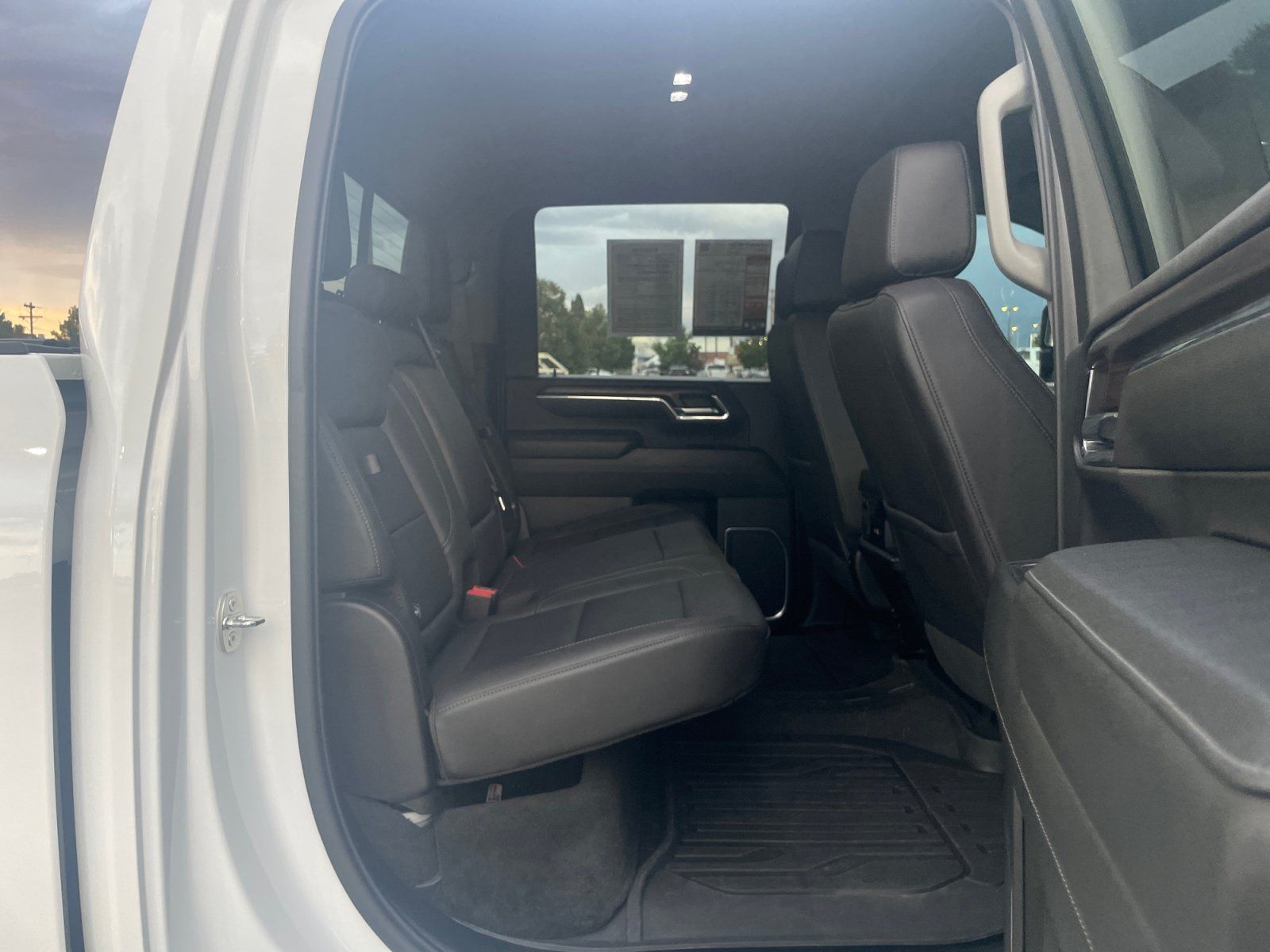 Used 2024 GMC Sierra 3500 SLT w/ SLT Convenience Package AWD/4WD image 25