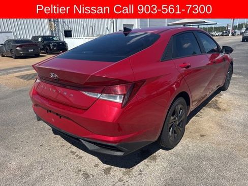 Used 2023 Hyundai Elantra SEL w/ Preferred Accessory Package image 3