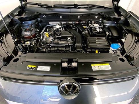 Certified 2025 Volkswagen Taos SE w/ Panoramic Sunroof Package image 10