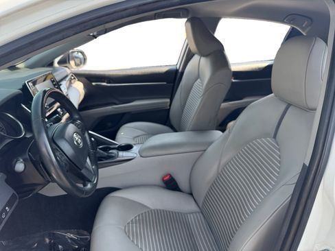 Used 2022 Toyota Camry SE FWD image 9