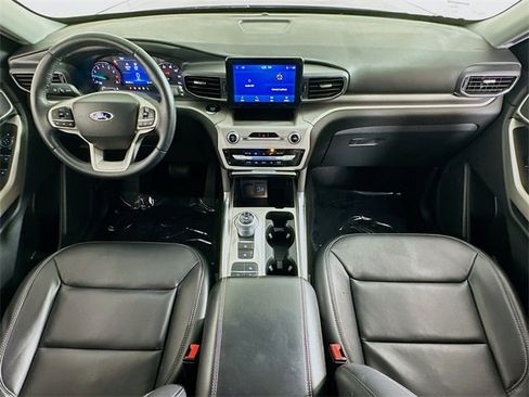 Used 2022 Ford Explorer XLT w/ Equipment Group 202A image 14