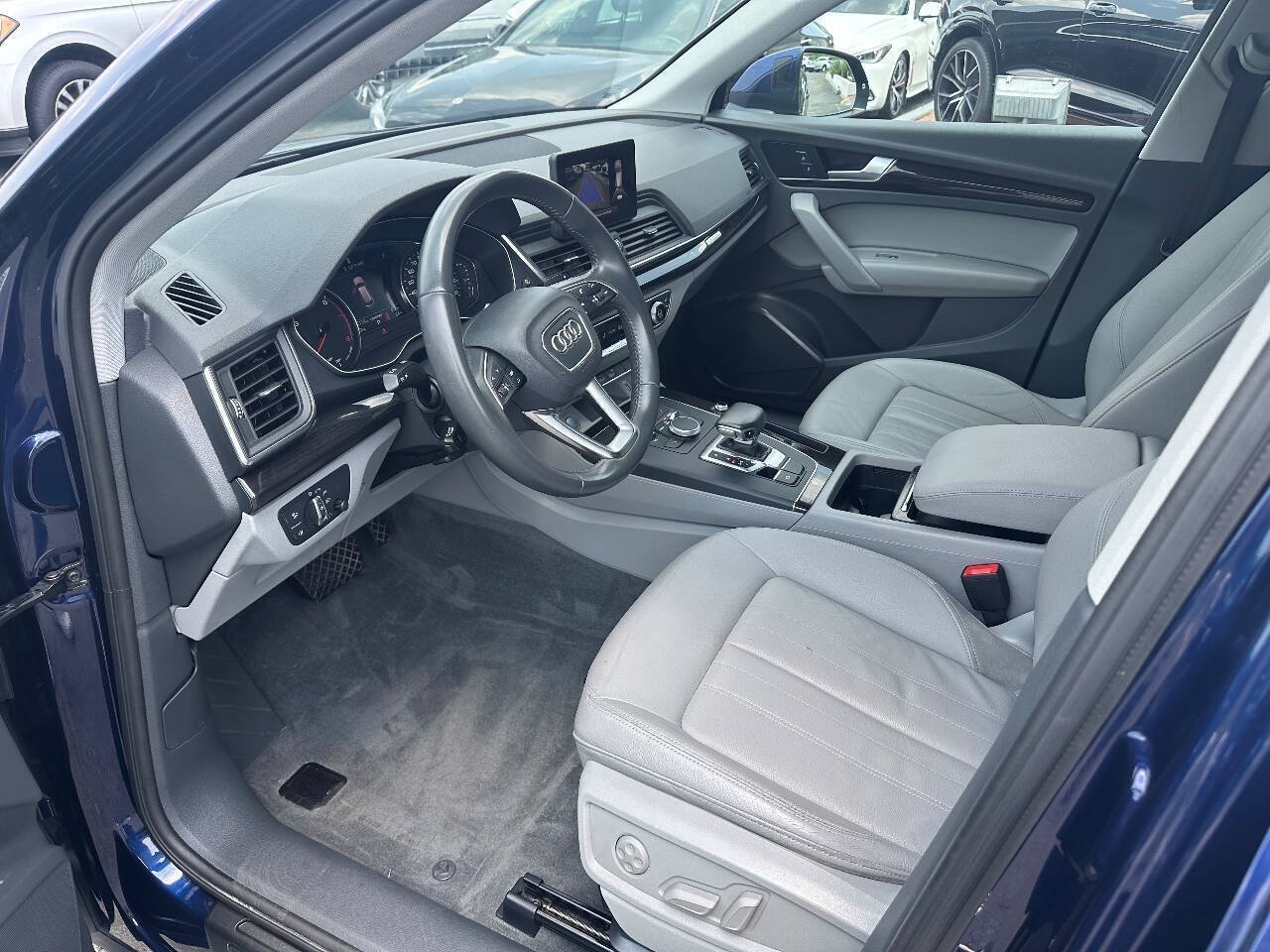 Used 2019 Audi Q5 2.0T Premium w/ Convenience Package AWD/4WD image 9