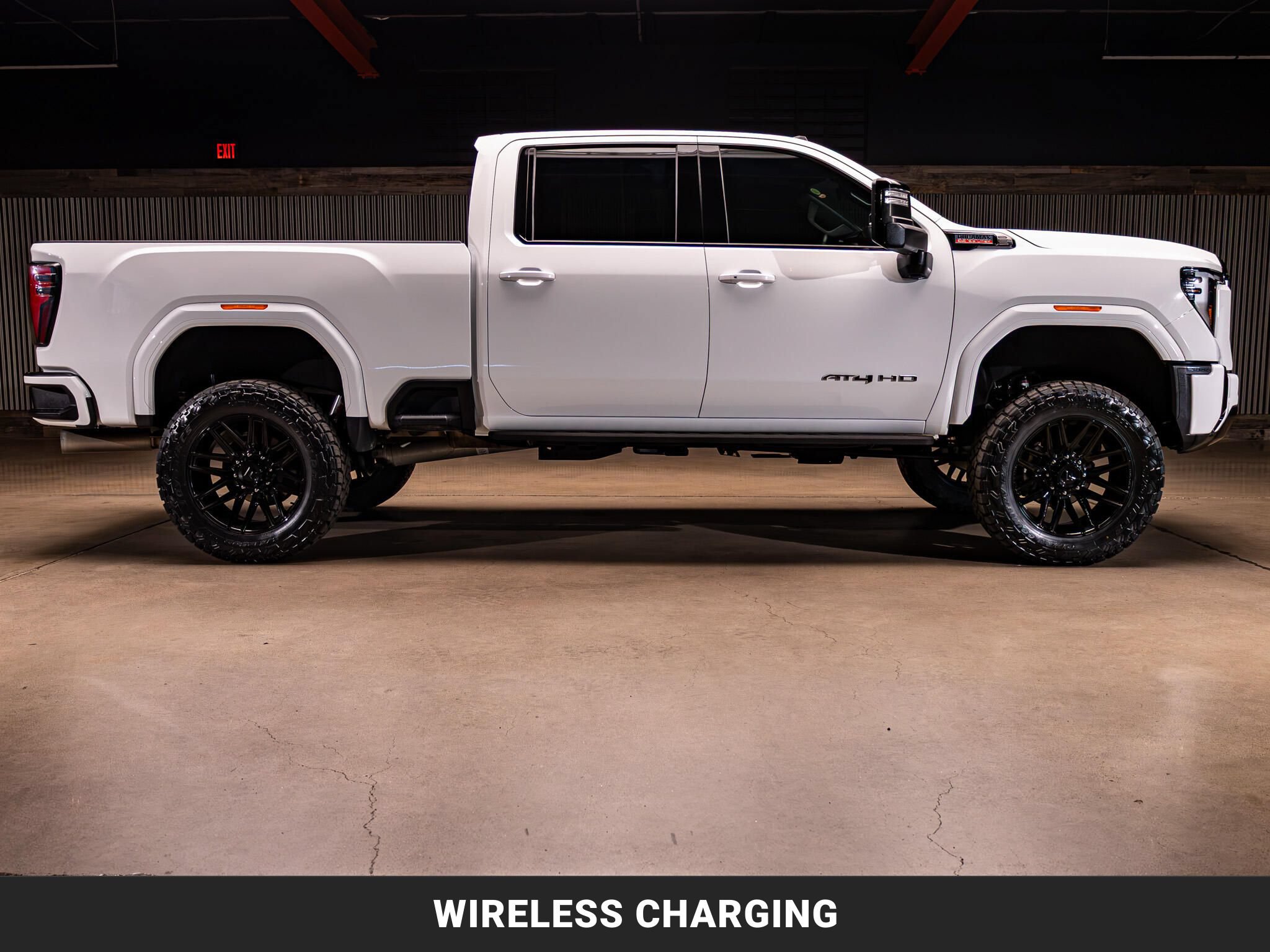 Used 2025 GMC Sierra 3500 AT4 w/ Technology Package AWD/4WD image 11