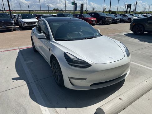 Used 2022 Tesla Model 3 RWD image 4