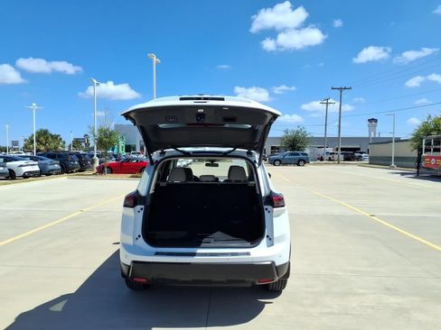 Used 2024 Nissan Rogue SV FWD image 21