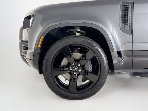 Used 2025 Land Rover Defender 110 X-Dynamic SE image 27