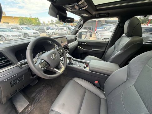 Used 2026 Lexus GX 550 w/ Accessory Package (2T) AWD/4WD image 10