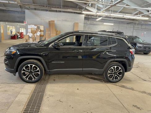 Used 2022 Jeep Compass Limited AWD/4WD image 2