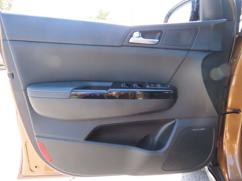 Used 2020 Kia Sportage SX FWD image 18