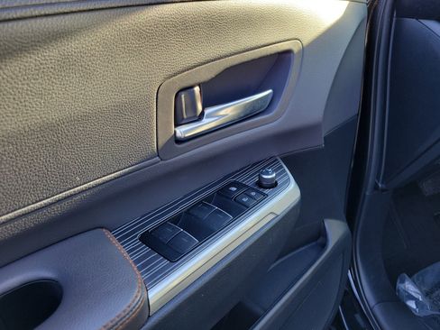 Used 2023 Toyota Sienna XSE image 18