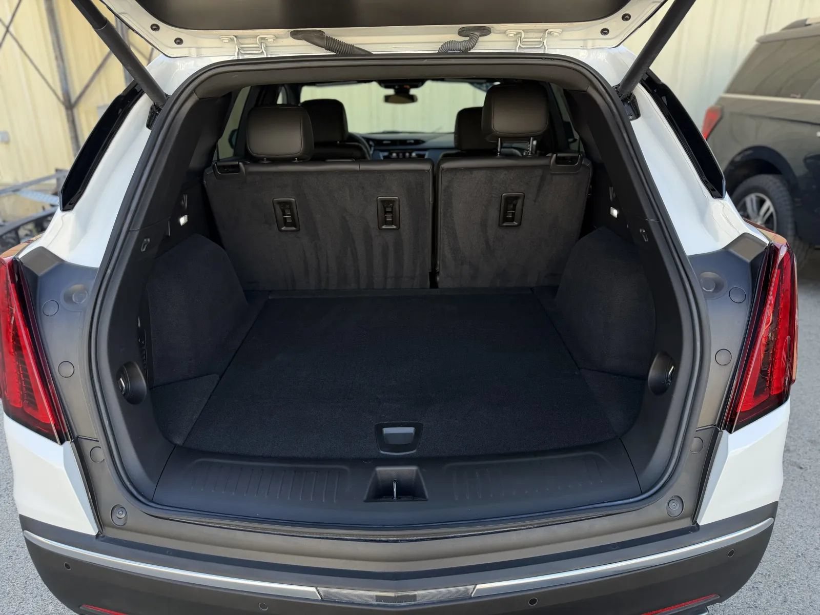 Used 2025 Cadillac XT5 Luxury w/ LPO, Floor Liner Package FWD image 17