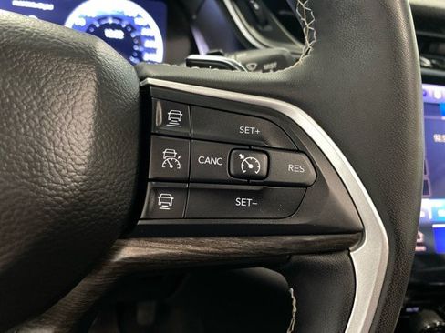 Used 2023 Jeep Grand Cherokee L Limited w/ Black Appearance Package AWD/4WD image 23