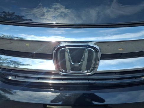 Used 2019 Honda Pilot Touring image 11