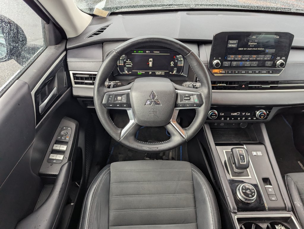 Used 2023 Mitsubishi Outlander 4WD Plug-In Hybrid image 30