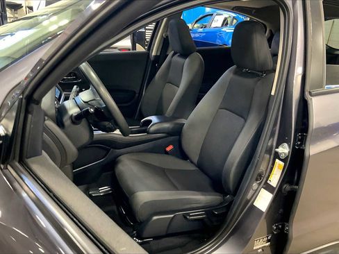 Used 2022 Honda HR-V EX image 9