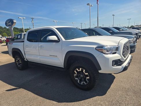 Used 2022 Toyota Tacoma TRD Off-Road AWD/4WD image 2