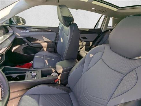 New 2026 Volkswagen Tiguan SE FWD image 10
