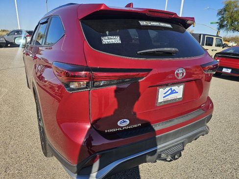 Used 2021 Toyota Highlander XSE image 5