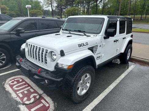 Used 2020 Jeep Wrangler Unlimited Sahara image 2