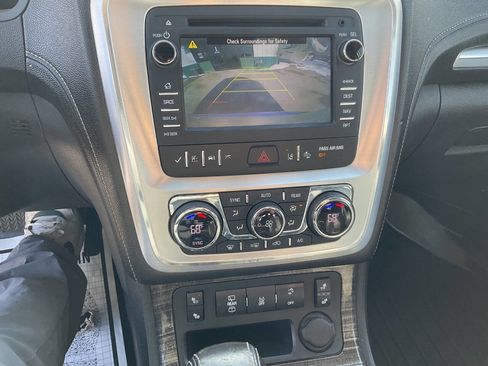 Used 2014 GMC Acadia SLT image 19