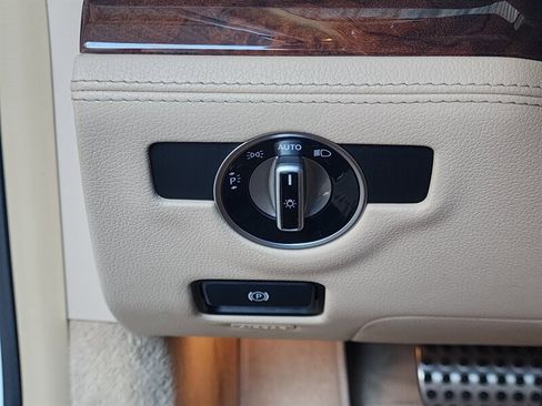 Used 2016 Mercedes-Benz SL 550 w/ Driver Assistance Package image 42