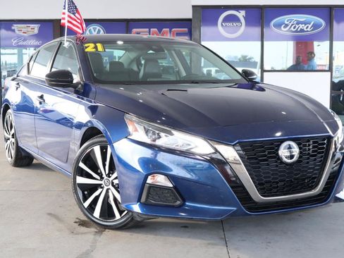 Used 2021 Nissan Altima 2.5 SR FWD image 2
