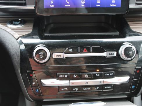 Used 2023 Ford Explorer Limited AWD/4WD image 49