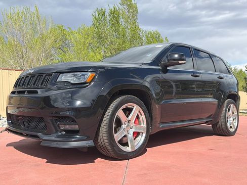 Used 2017 Jeep Grand Cherokee SRT image 3