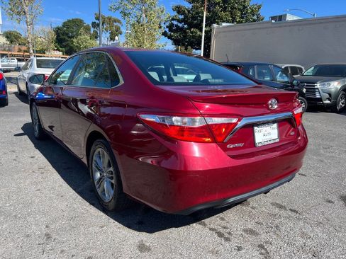 Used 2017 Toyota Camry SE FWD image 3