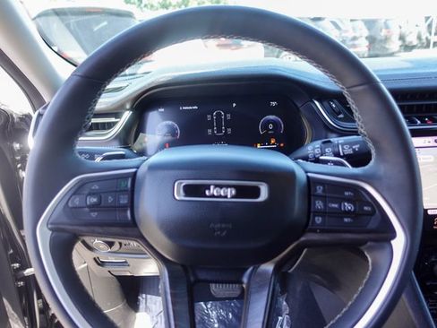 Used 2023 Jeep Grand Cherokee L Limited w/ Luxury Tech Group II AWD/4WD image 13