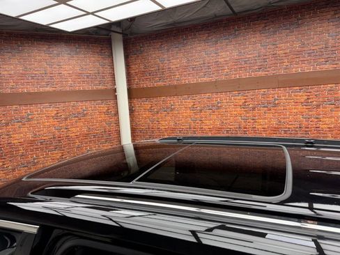 Used 2023 Jeep Grand Cherokee Overland w/ Luxury Tech Group IV image 24