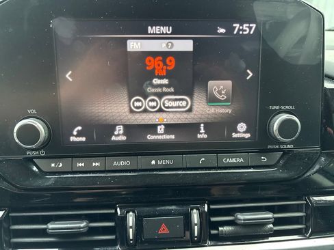 Used 2023 Nissan Pathfinder SV FWD image 15