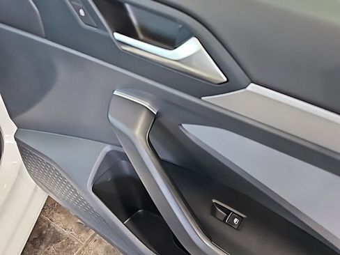 Used 2025 Volkswagen Jetta SE image 12