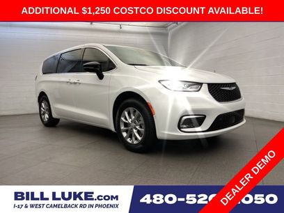 New 2026 Chrysler Pacifica Select