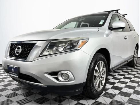 Used 2013 Nissan Pathfinder SV AWD/4WD image 5