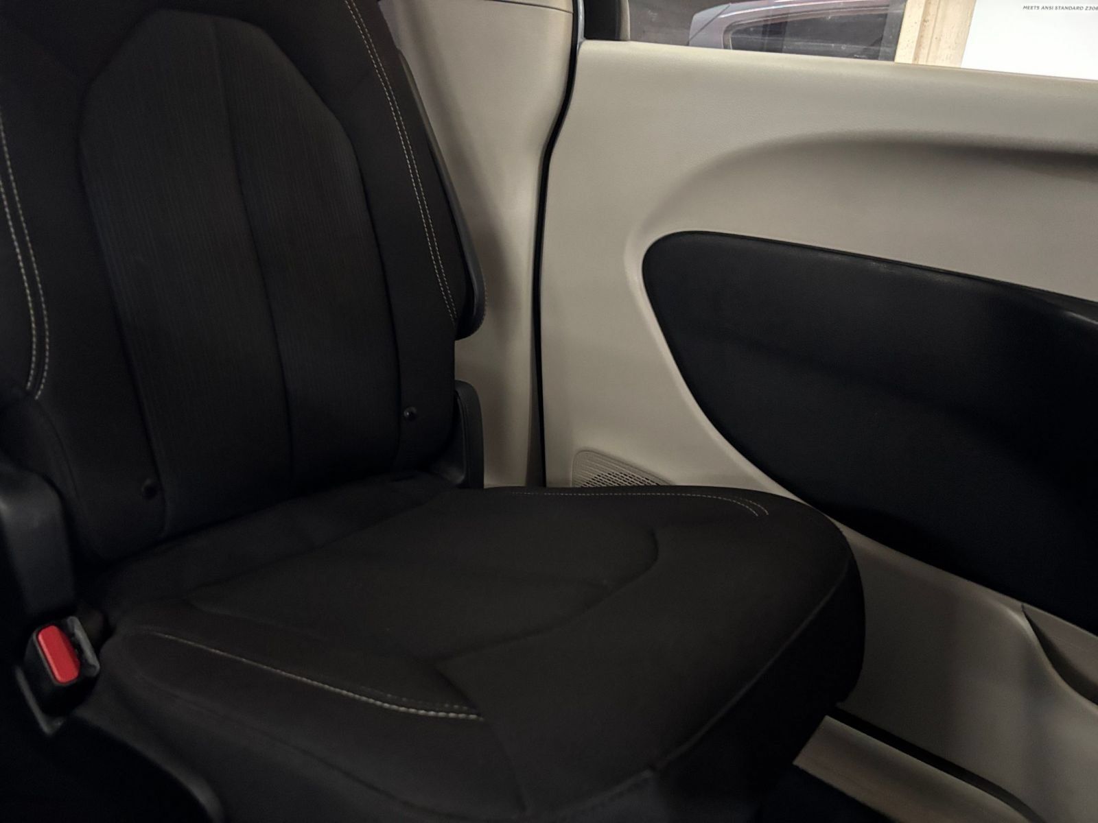 Used 2023 Chrysler Voyager LX FWD image 39