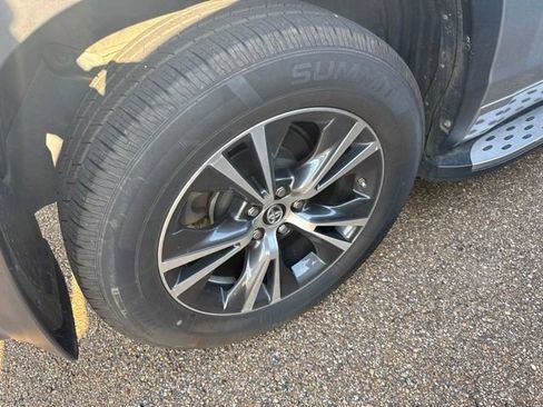 Used 2018 Toyota Highlander LE FWD image 12