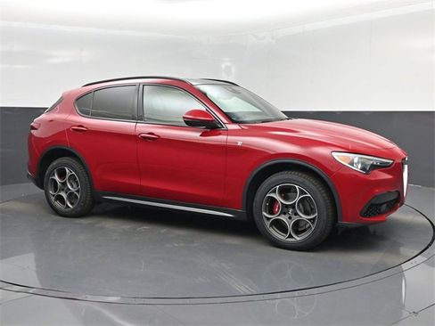 Used 2022 Alfa Romeo Stelvio Ti image 1