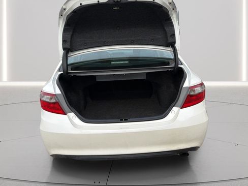 Used 2016 Toyota Camry SE image 24