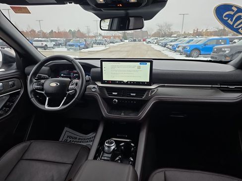 Used 2025 Ford Explorer Platinum image 42