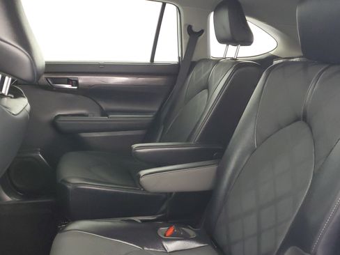Used 2023 Toyota Highlander Platinum AWD/4WD image 13
