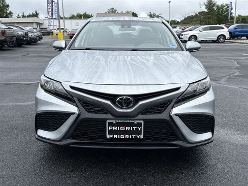 Used 2023 Toyota Camry SE FWD image 4