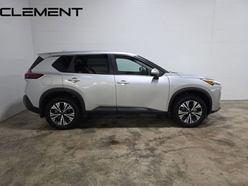 Used 2022 Nissan Rogue SV image 4