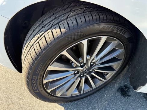 Used 2018 Kia Cadenza Premium w/ Luxury Package image 26