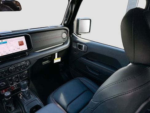 New 2026 Jeep Gladiator Rubicon w/ Dual Top Group image 25