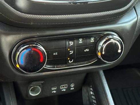 Used 2021 Chevrolet TrailBlazer LS FWD image 25