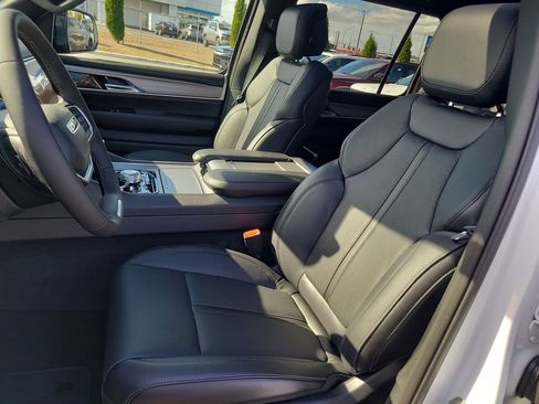 New 2026 Jeep Grand Wagoneer 4WD w/ Premium Group I image 23
