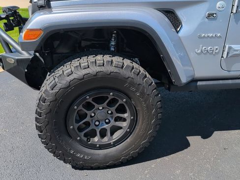 Used 2019 Jeep Wrangler Unlimited Sahara AWD/4WD image 51